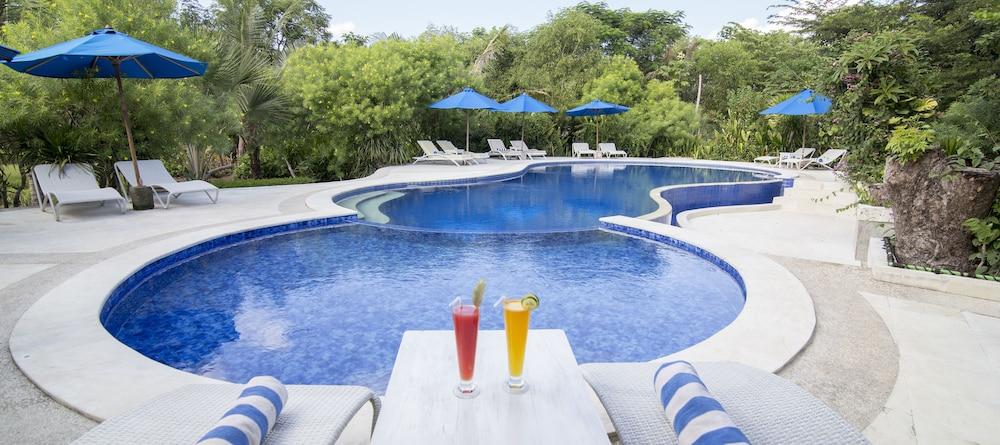 Puri Sari Beach Hotel Labuan Bajo Eksteriør billede