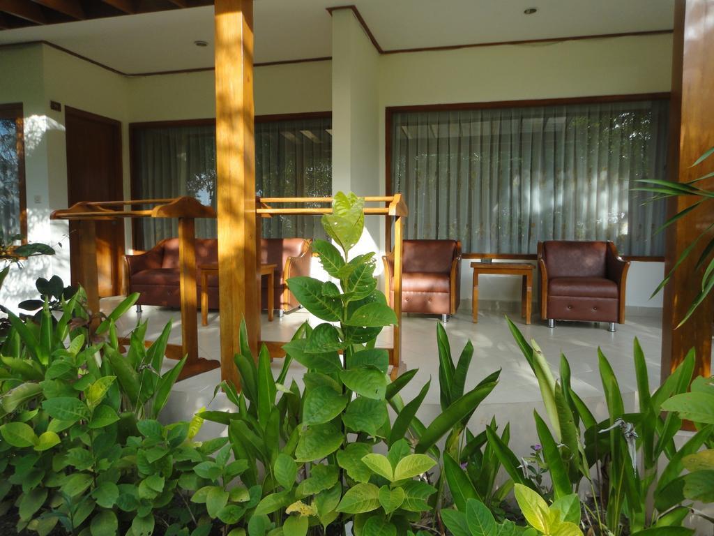 Puri Sari Beach Hotel Labuan Bajo Eksteriør billede