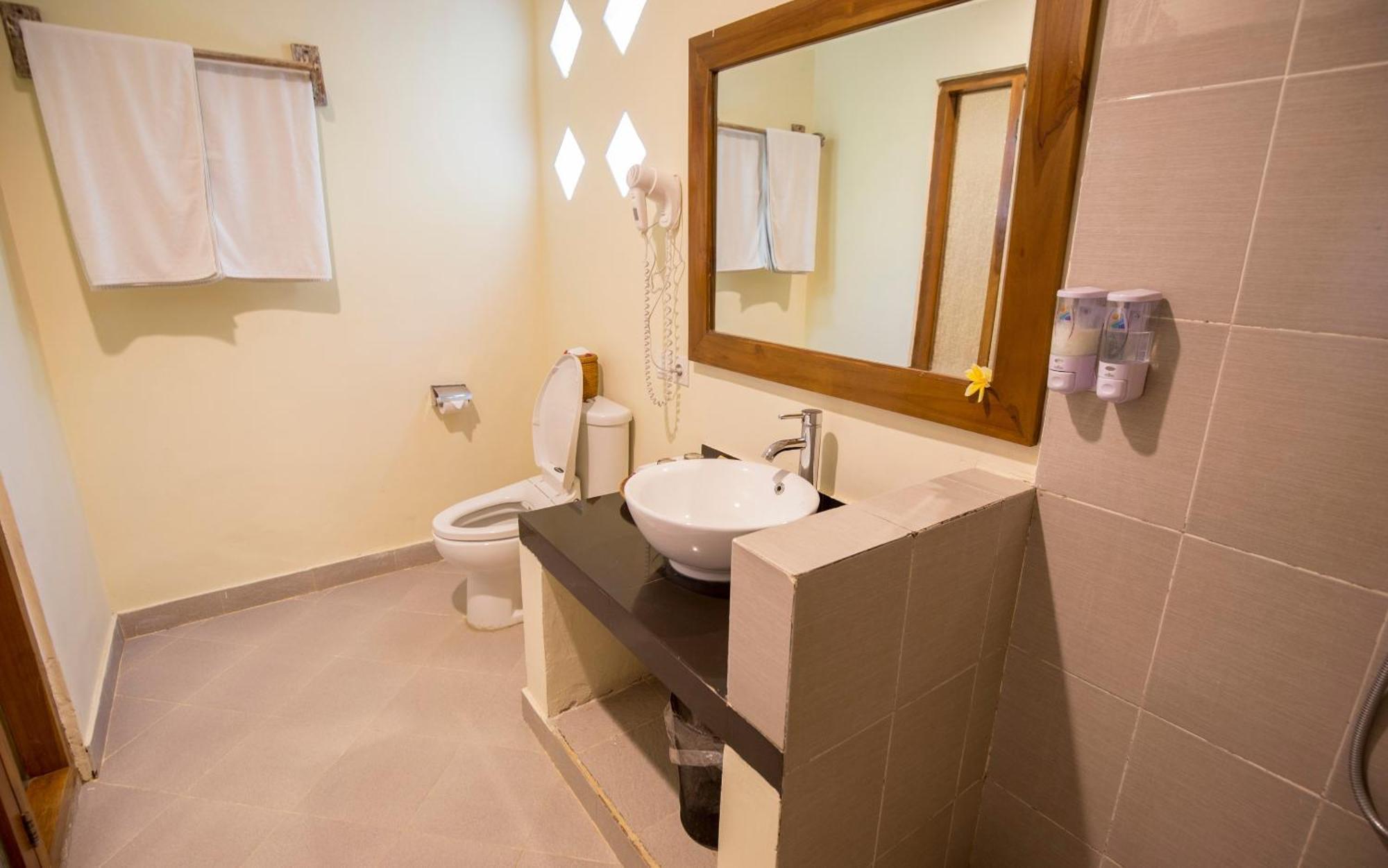 Puri Sari Beach Hotel Labuan Bajo Værelse billede