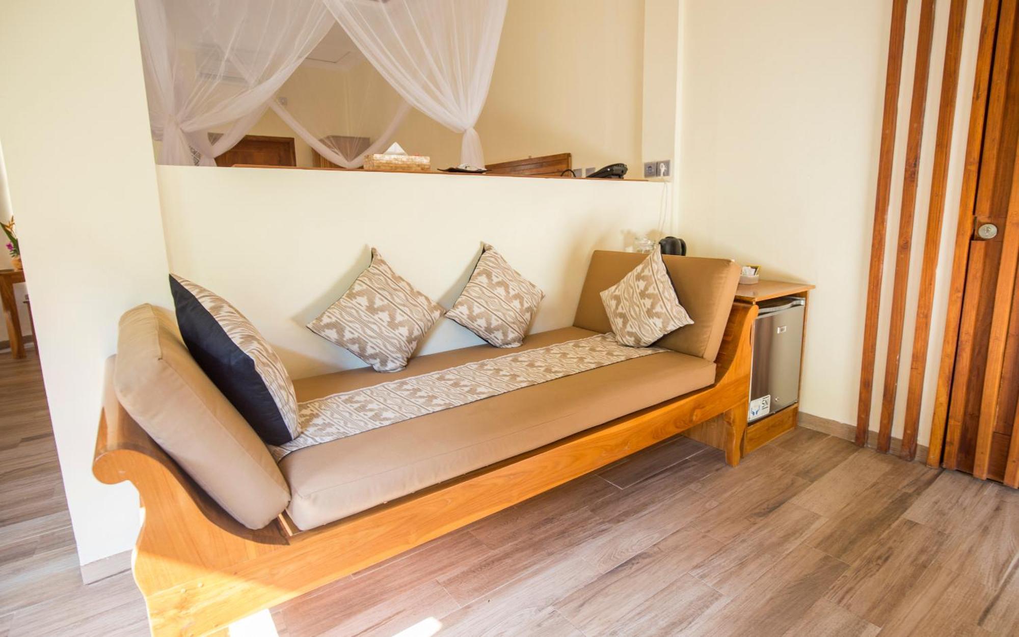 Puri Sari Beach Hotel Labuan Bajo Værelse billede