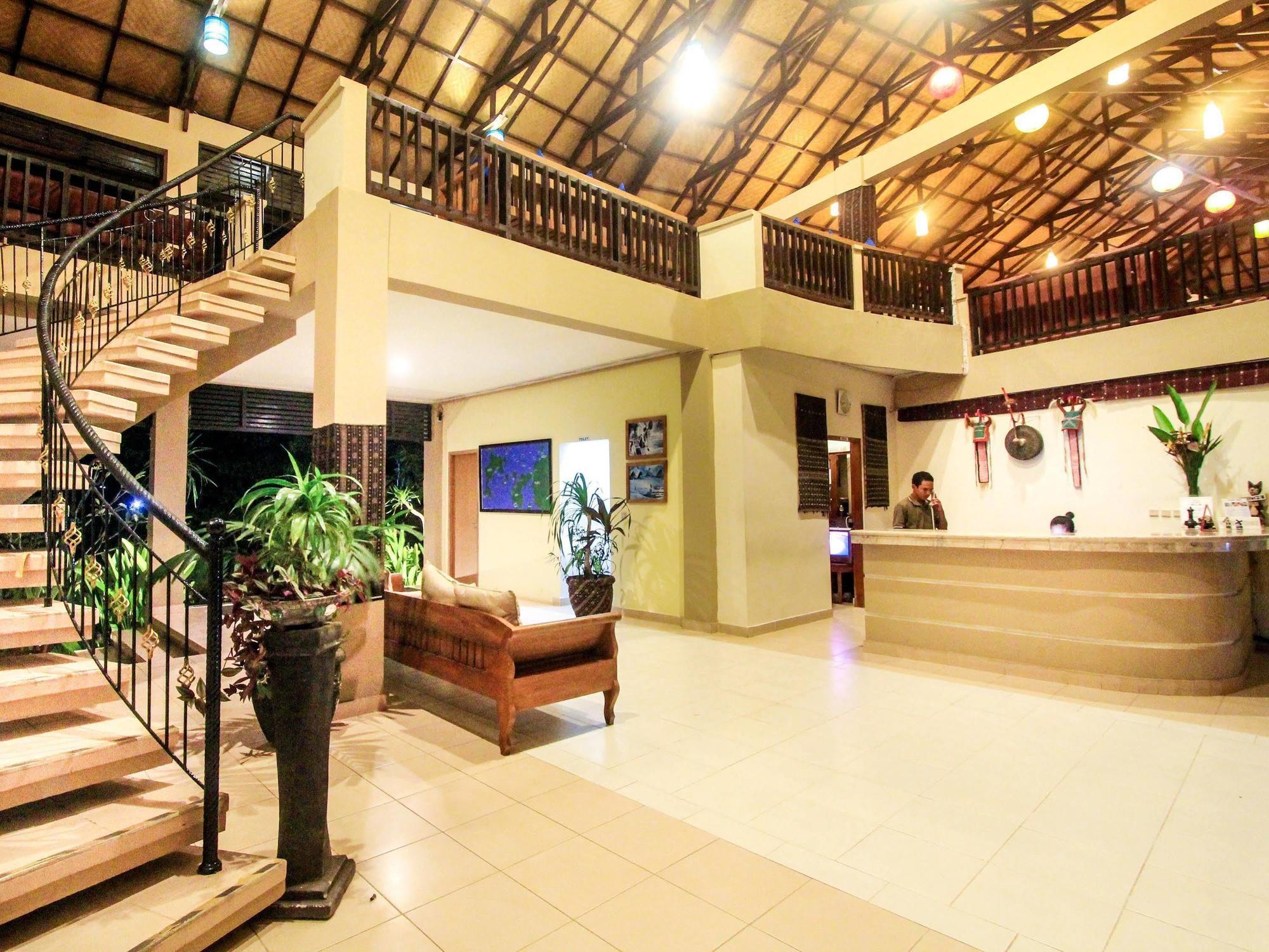 Puri Sari Beach Hotel Labuan Bajo Eksteriør billede