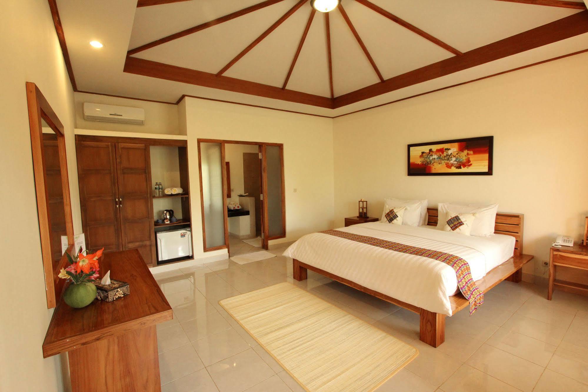 Puri Sari Beach Hotel Labuan Bajo Eksteriør billede