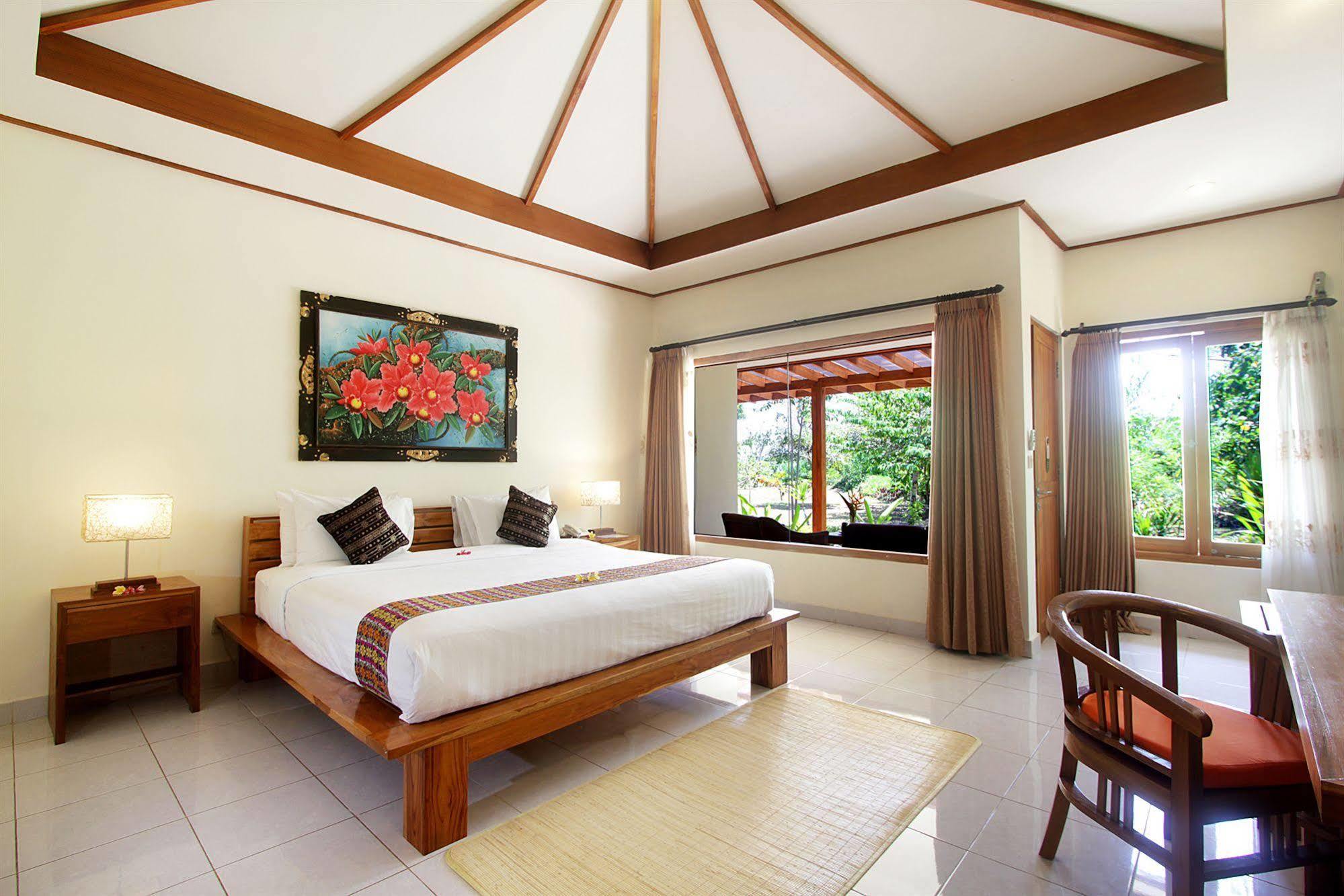 Puri Sari Beach Hotel Labuan Bajo Eksteriør billede