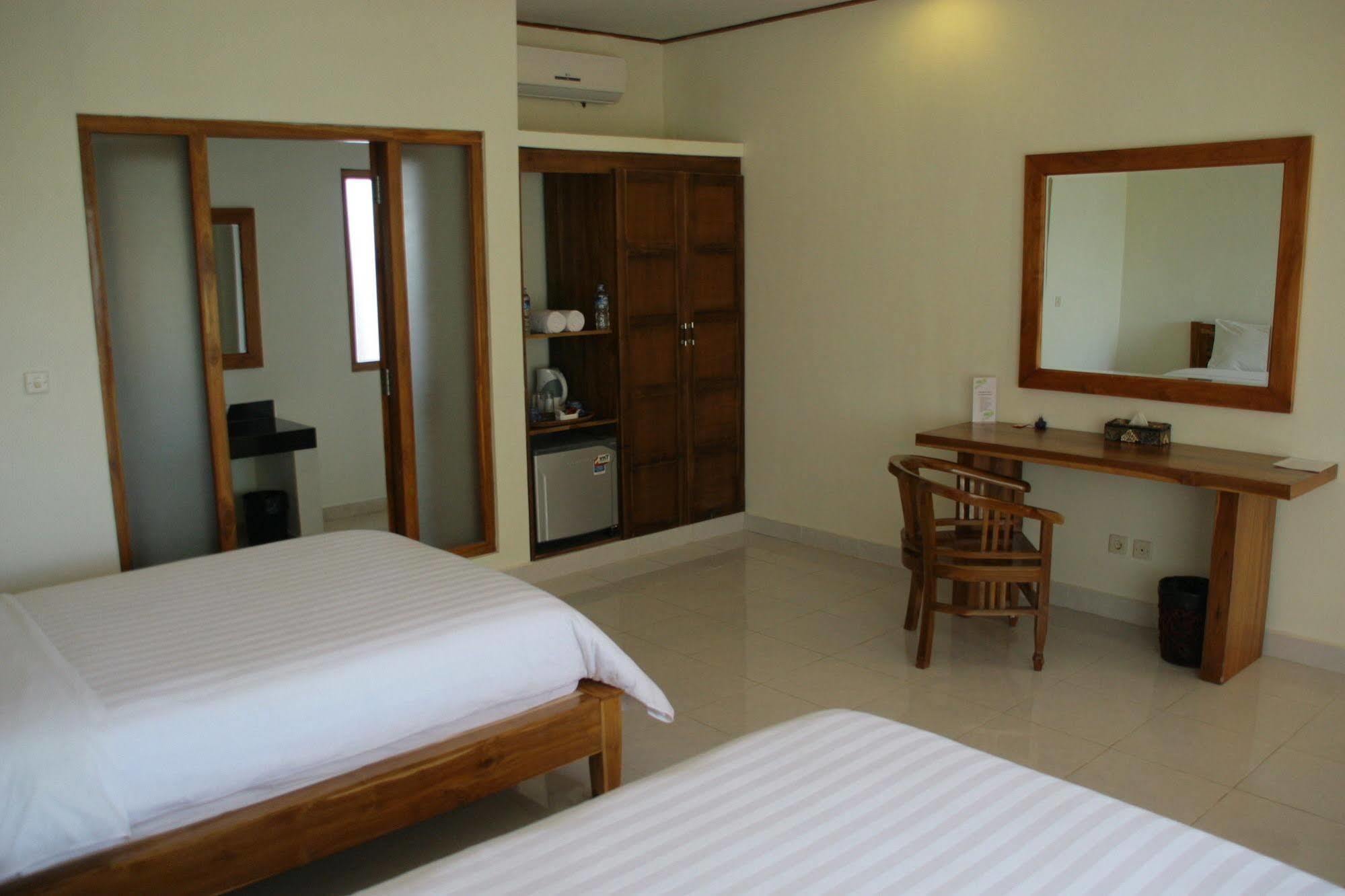 Puri Sari Beach Hotel Labuan Bajo Eksteriør billede