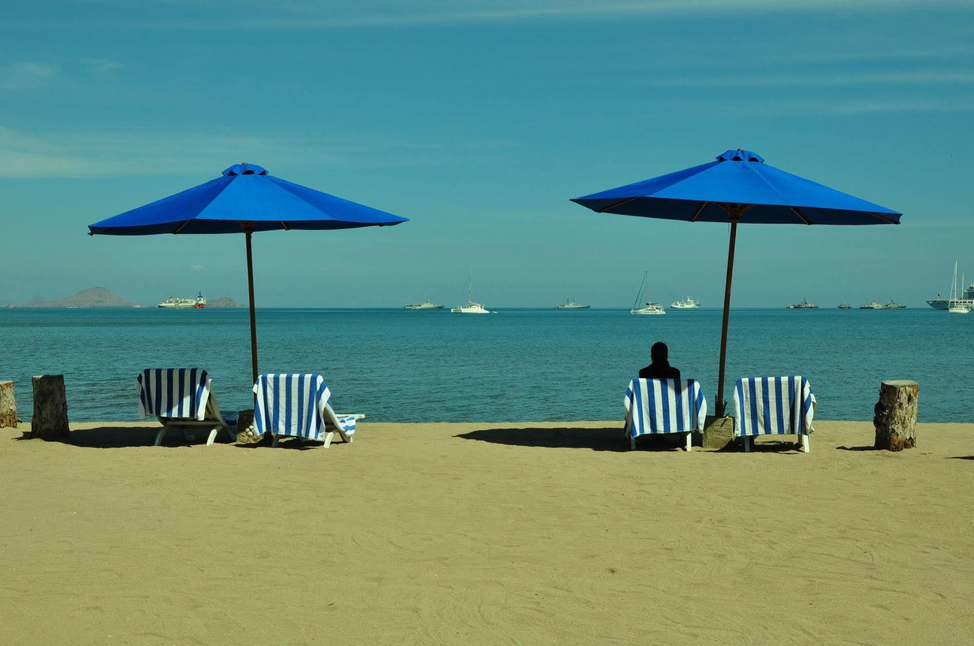 Puri Sari Beach Hotel Labuan Bajo Eksteriør billede